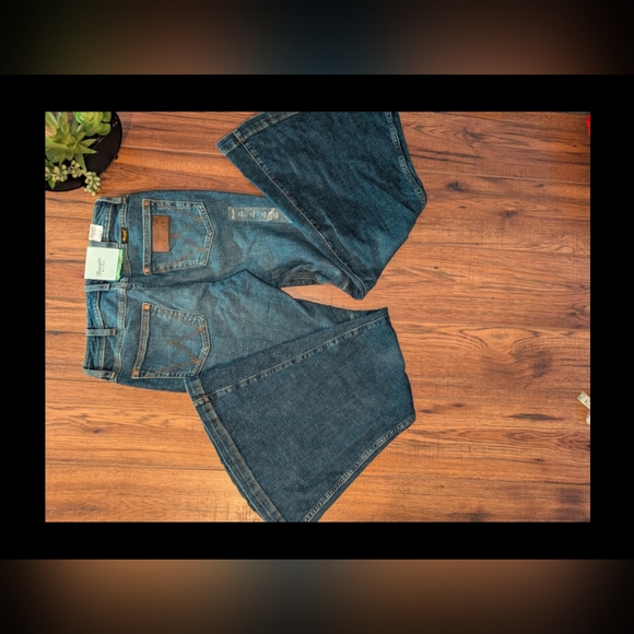 Wrangler Retro Flare High Rise 27x32 - Picture 1 of 16